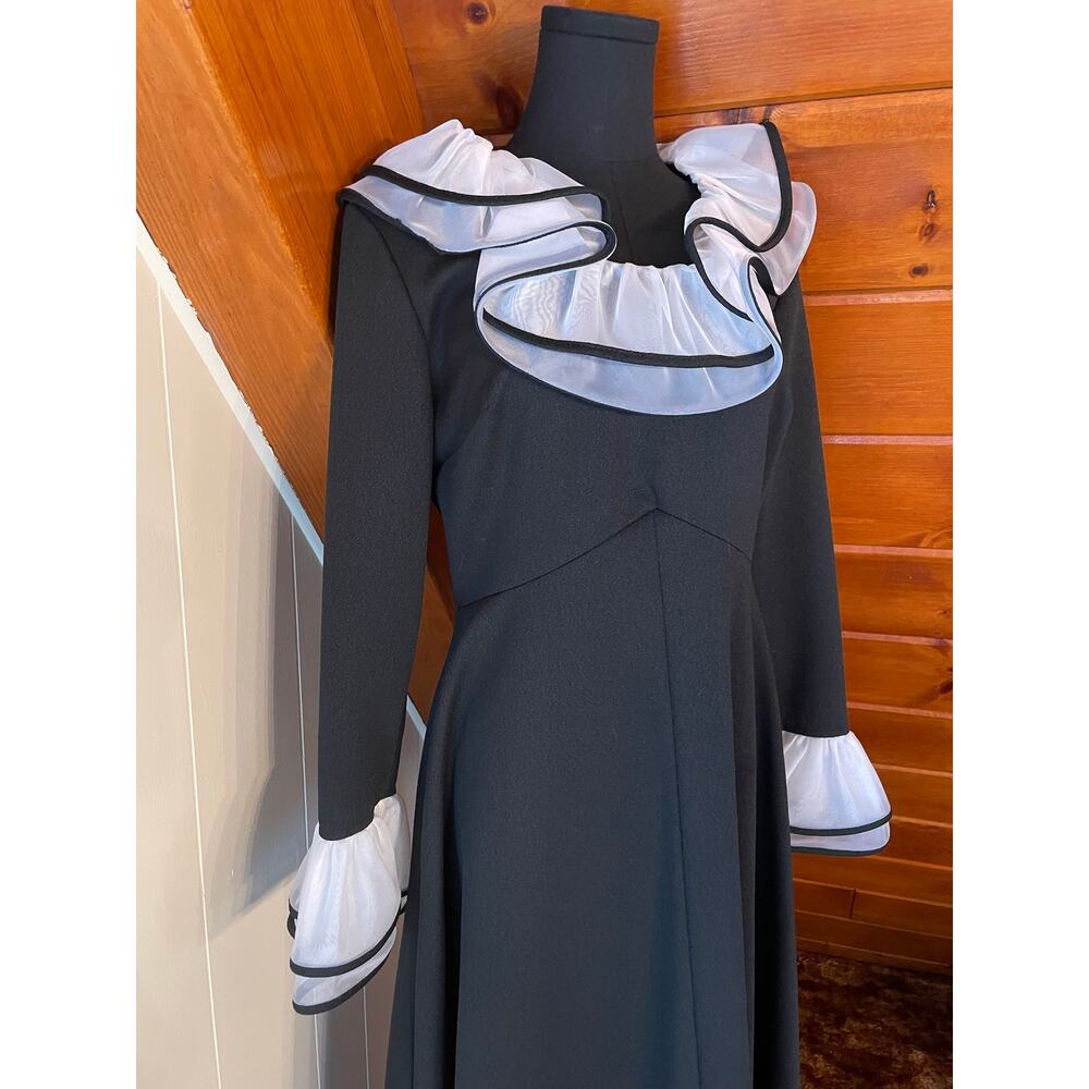Vintage 60s/70s Black Maxi Dress with White Ruffle Collar and Cuff sz L - Picture 2 of 11